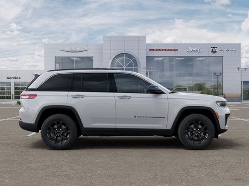 New 2026 Jeep Grand Cherokee Altitude AWD/4WD image 21