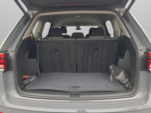 Certified 2025 Volkswagen Atlas SE image 30