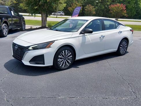 Used 2025 Nissan Altima 2.5 SV FWD image 8