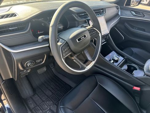 Used 2024 Jeep Grand Cherokee L Limited w/ Black Appearance Package image 16