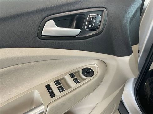 Used 2019 Ford Escape Titanium AWD/4WD image 12