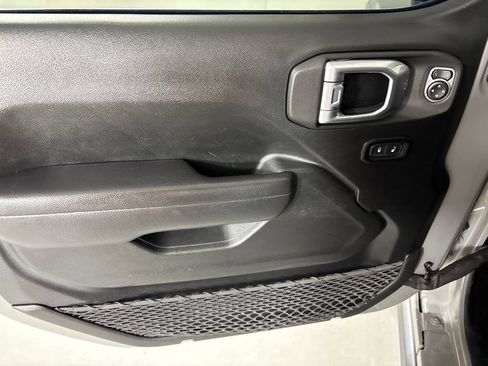 Used 2022 Jeep Wrangler Unlimited Rubicon AWD/4WD image 21