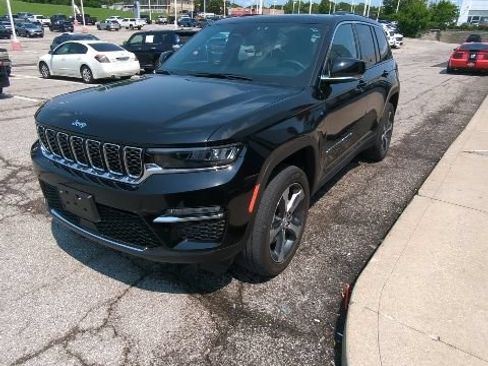 Used 2023 Jeep Grand Cherokee 4WD 4xe image 2