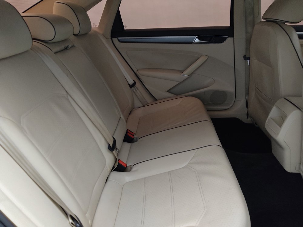 Used 2017 Volkswagen Passat 1.8T R-Line FWD image 19