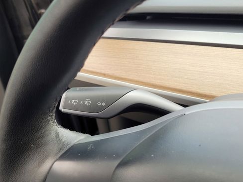 Used 2024 Tesla Model Y Long Range RWD image 25
