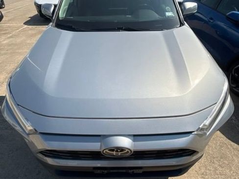 Used 2022 Toyota RAV4 XLE Premium FWD image 11
