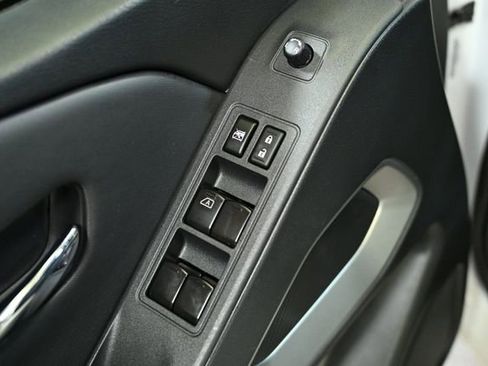 Used 2022 Nissan Frontier SV w/ Technology Package image 52