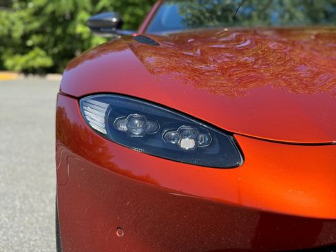 Used 2020 Aston Martin V8 Vantage Coupe RWD image 18