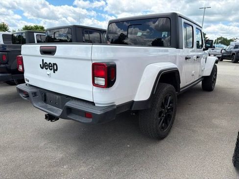 Used 2025 Jeep Gladiator Sport AWD/4WD image 6