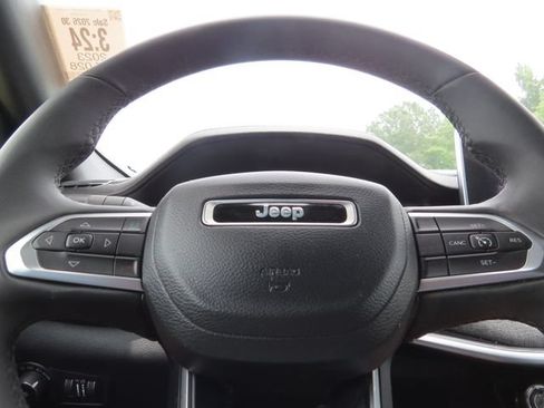 Used 2023 Jeep Compass Latitude AWD/4WD image 10