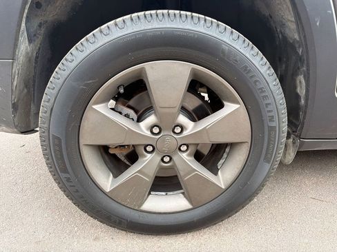 Used 2017 Jeep Cherokee Latitude AWD/4WD image 7