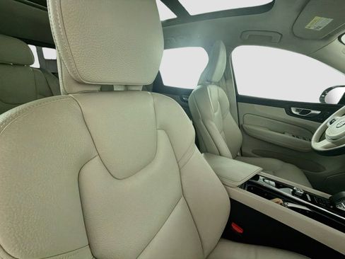 Certified 2024 Volvo XC60 B5 Plus AWD/4WD image 28