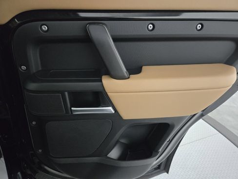 Used 2025 Land Rover Defender 110 S image 20