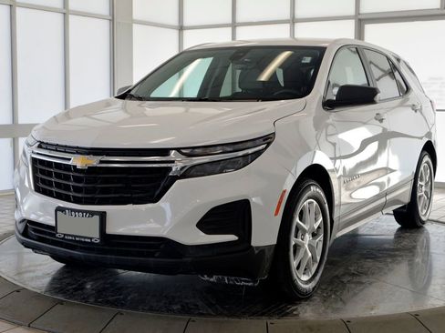 Used 2024 Chevrolet Equinox LS w/ LS Convenience Package image 4