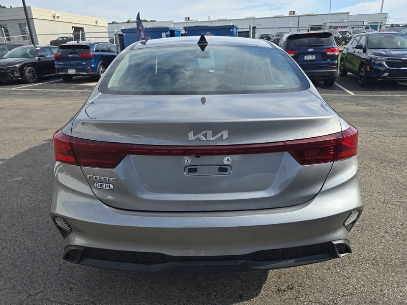 Used 2023 Kia Forte LXS w/ LXS Technology Package FWD image 6