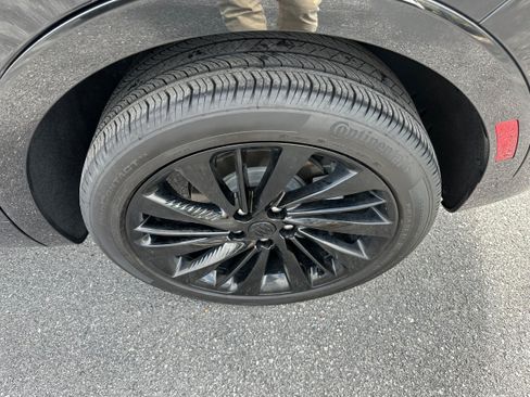 Used 2024 Buick Envision Avenir AWD/4WD image 9