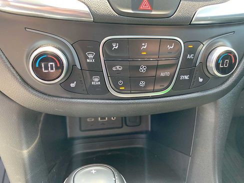 Certified 2020 Chevrolet Equinox LT AWD/4WD image 17