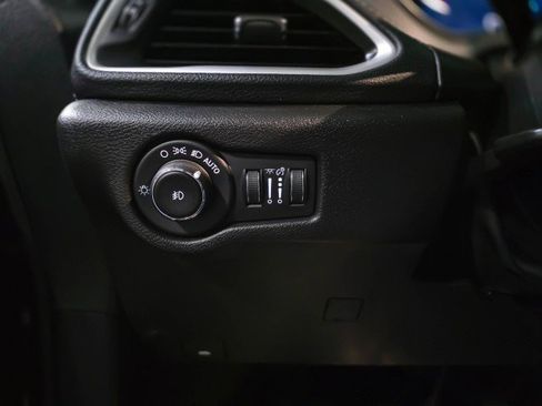 Used 2023 Chrysler Pacifica Touring-L w/ S Appearance Package FWD image 30