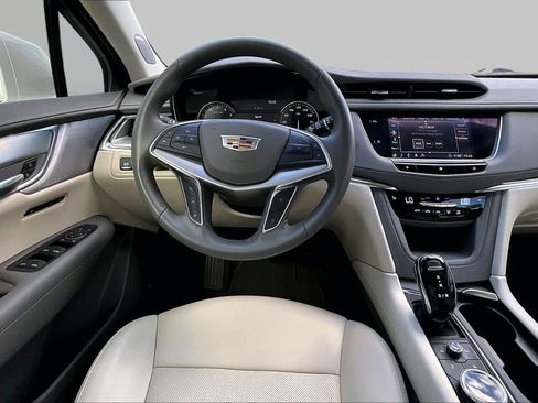 Used 2020 Cadillac XT5 Premium Luxury FWD image 6