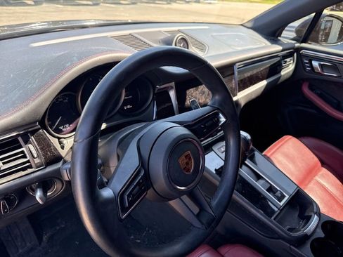 Used 2023 Porsche Macan Turbo image 5