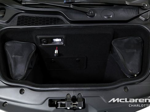 Used 2020 Lamborghini Huracan EVO image 17