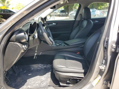 Used 2018 Alfa Romeo Giulia image 16