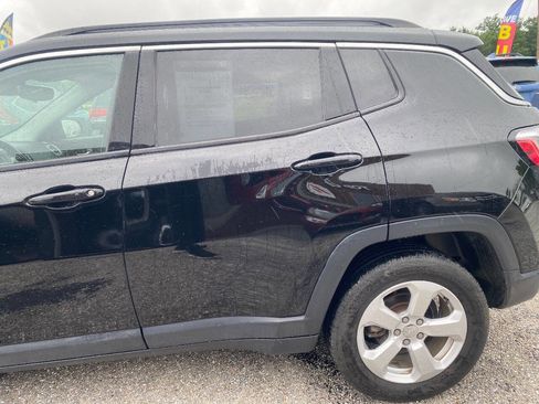 Used 2018 Jeep Compass Latitude w/ Cold Weather Group image 11