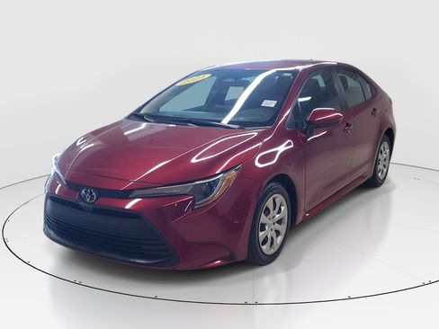 Used 2023 Toyota Corolla LE FWD image 3
