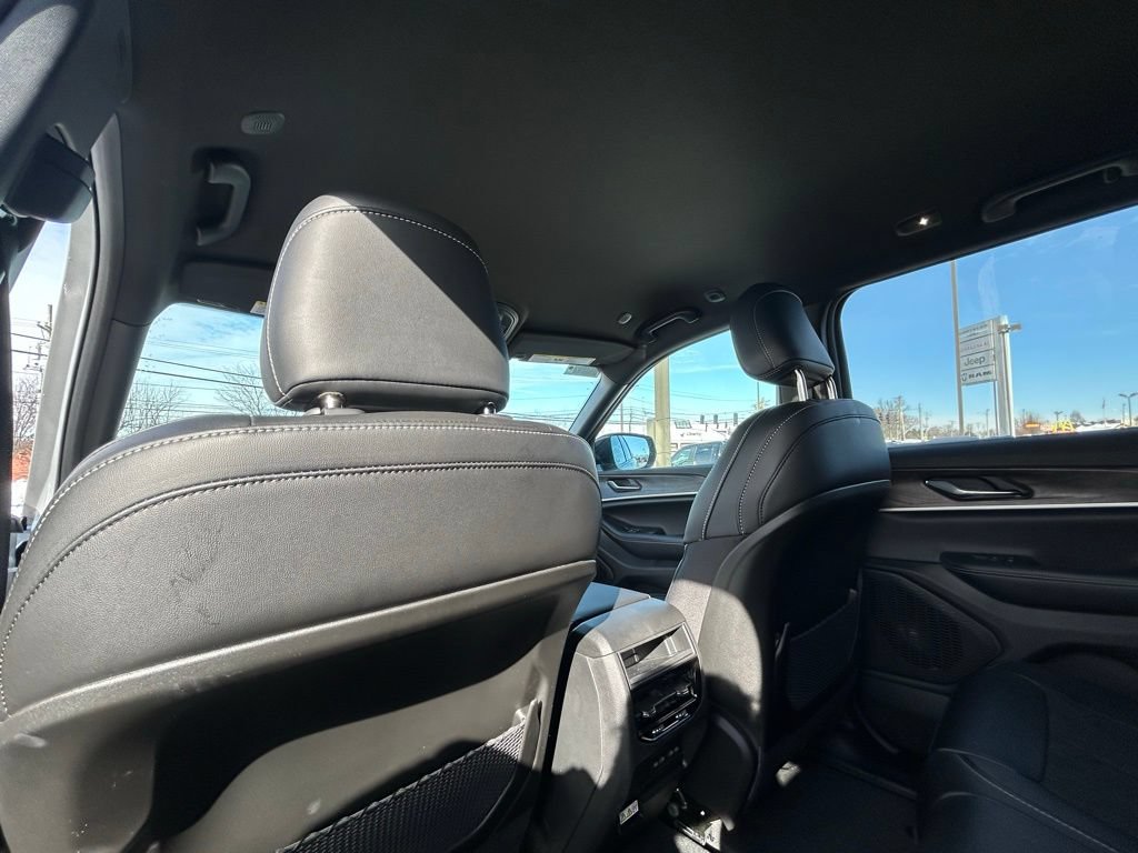 New 2026 Jeep Grand Cherokee Altitude AWD/4WD image 28