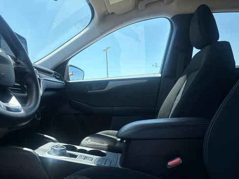 Used 2025 Ford Escape Active AWD/4WD image 40
