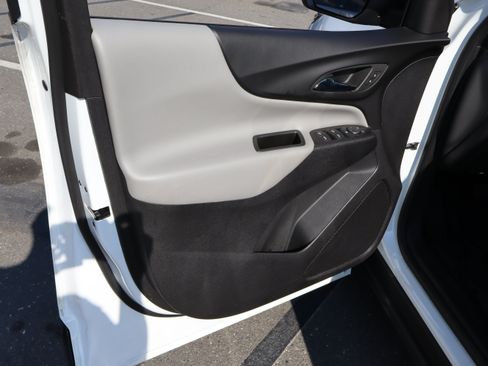 Used 2022 Chevrolet Equinox LS FWD image 15
