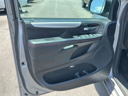 Used 2018 Dodge Grand Caravan GT FWD image 19