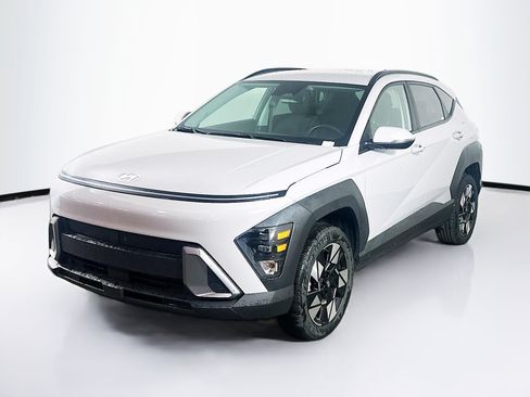 Used 2024 Hyundai Kona SEL AWD/4WD image 3
