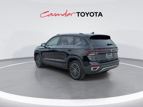 Used 2026 Volkswagen Taos SE FWD image 6