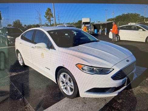 Used 2018 Ford Fusion SE w/ Equipment Group 602A image 6