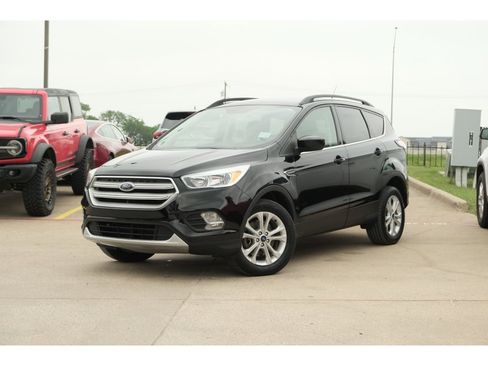 Used 2018 Ford Escape SE w/ SE Sync 3 Package AWD/4WD image 4