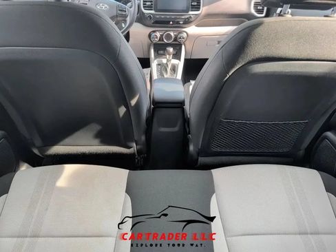 Used 2022 Hyundai Venue SEL FWD image 11