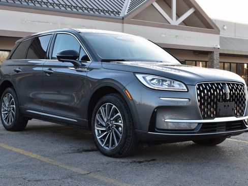 Used 2025 Lincoln Corsair Reserve image 3