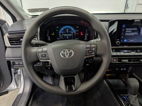 Used 2025 Toyota Camry LE image 16