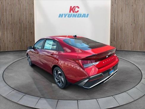 New 2025 Hyundai Elantra SEL image 3