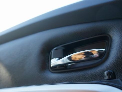 Used 2024 Nissan Titan SV w/ SV Convenience Package image 28