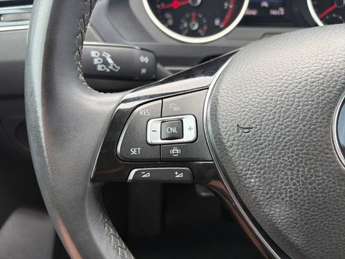 Used 2020 Volkswagen Tiguan SE w/ Panoramic Sunroof Package FWD image 15