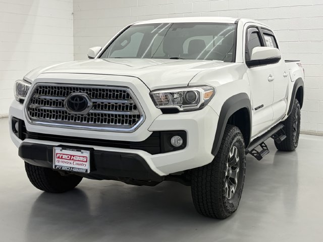 Used 2017 Toyota Tacoma TRD Off-Road w/ Tow Package (A/T) AWD/4WD image 5