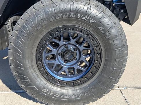 Used 2022 Jeep Gladiator Sport image 34