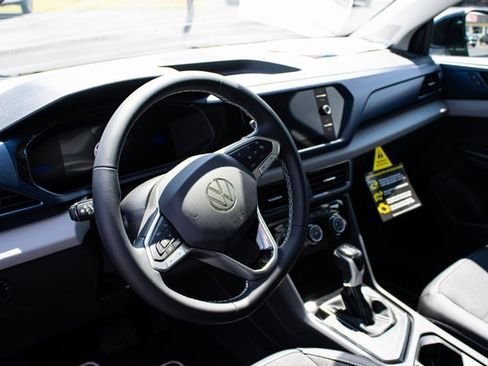 Used 2023 Volkswagen Taos SE image 14