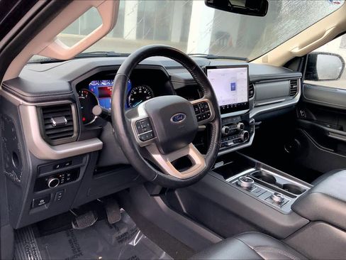 Used 2024 Ford Expedition XLT image 16