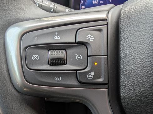 Used 2023 Chevrolet Suburban Premier image 34