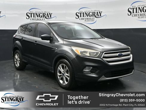 Used 2017 Ford Escape SE FWD image 1