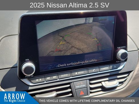 Used 2025 Nissan Altima 2.5 SV FWD image 24