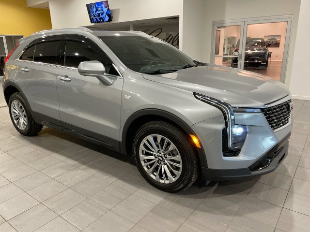 Certified 2025 Cadillac XT4 Premium Luxury w/ Cold Weather Package FWD image 8